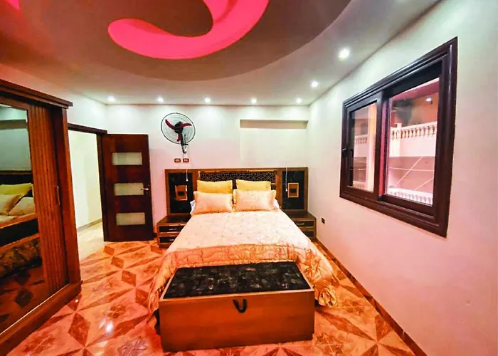 Pyramids Cleopatra Luxurious